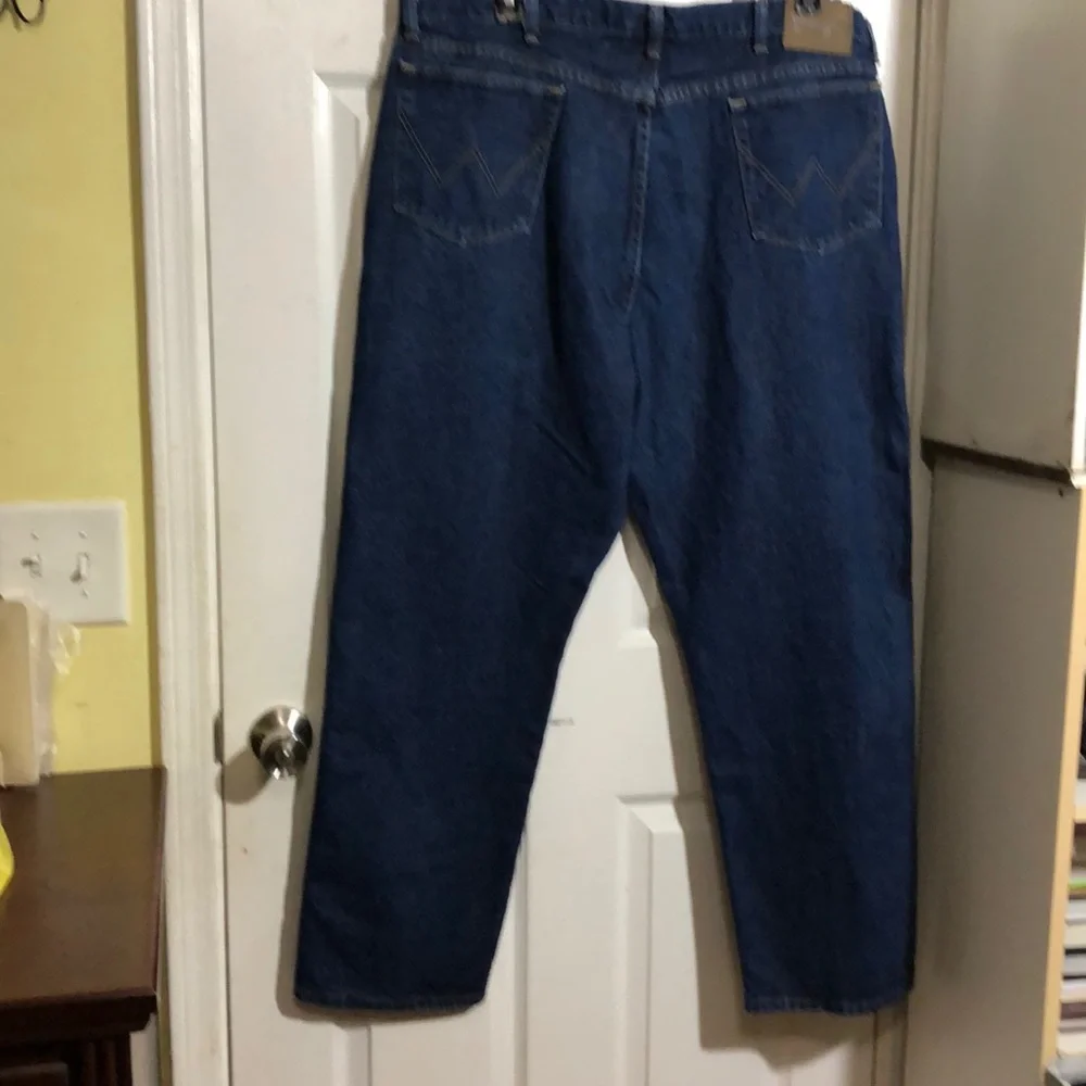 - Wrangler.‎ Rugged Wear jeans men’s pant Sz 42 X 30
